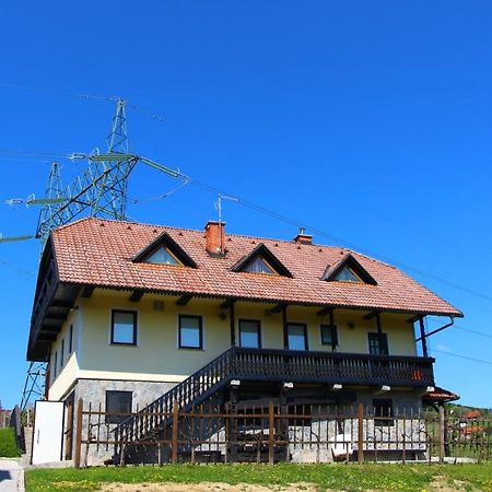 Apartments Jozetov Gric - Farm Stay بوتْشيترتيك المظهر الخارجي الصورة